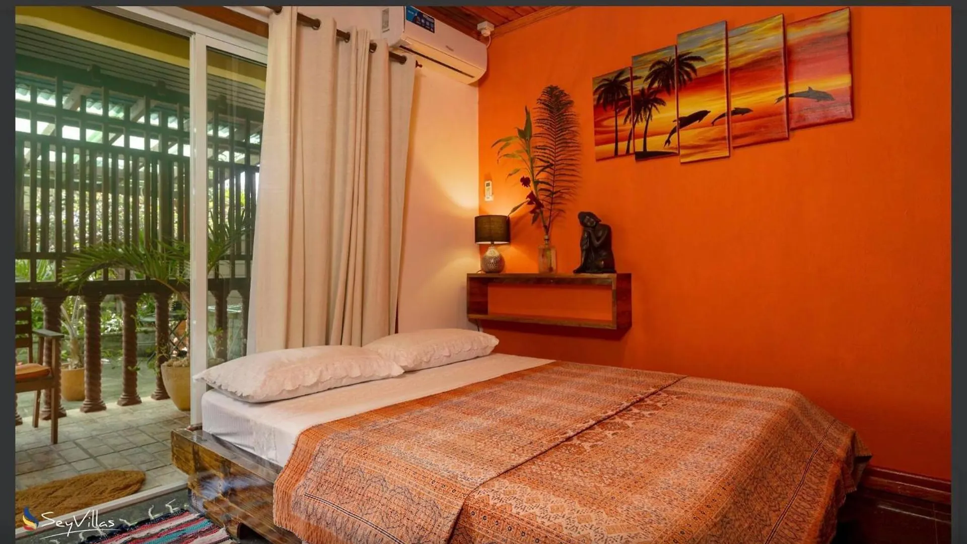 Guest house Room In Villa - Effies Mountain View Villa Gecko Villa Eden Island Seychelles